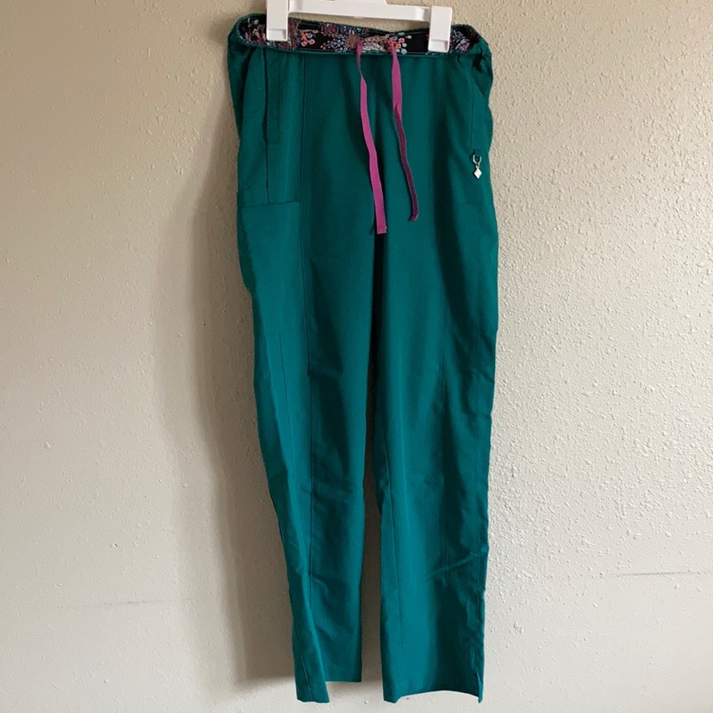 Vera Bradley XS scrub pant in hunter green